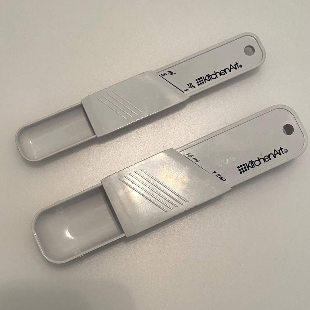 ⭐️ 4/$20 KitchenArt adjustable measuring spoon set